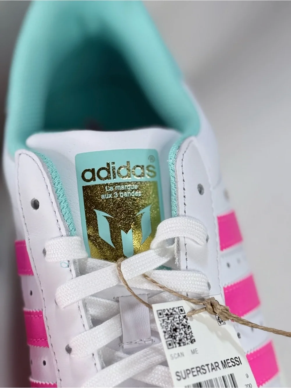 adidas unisex Superstar Messi Sneakers M9.5 W10.5